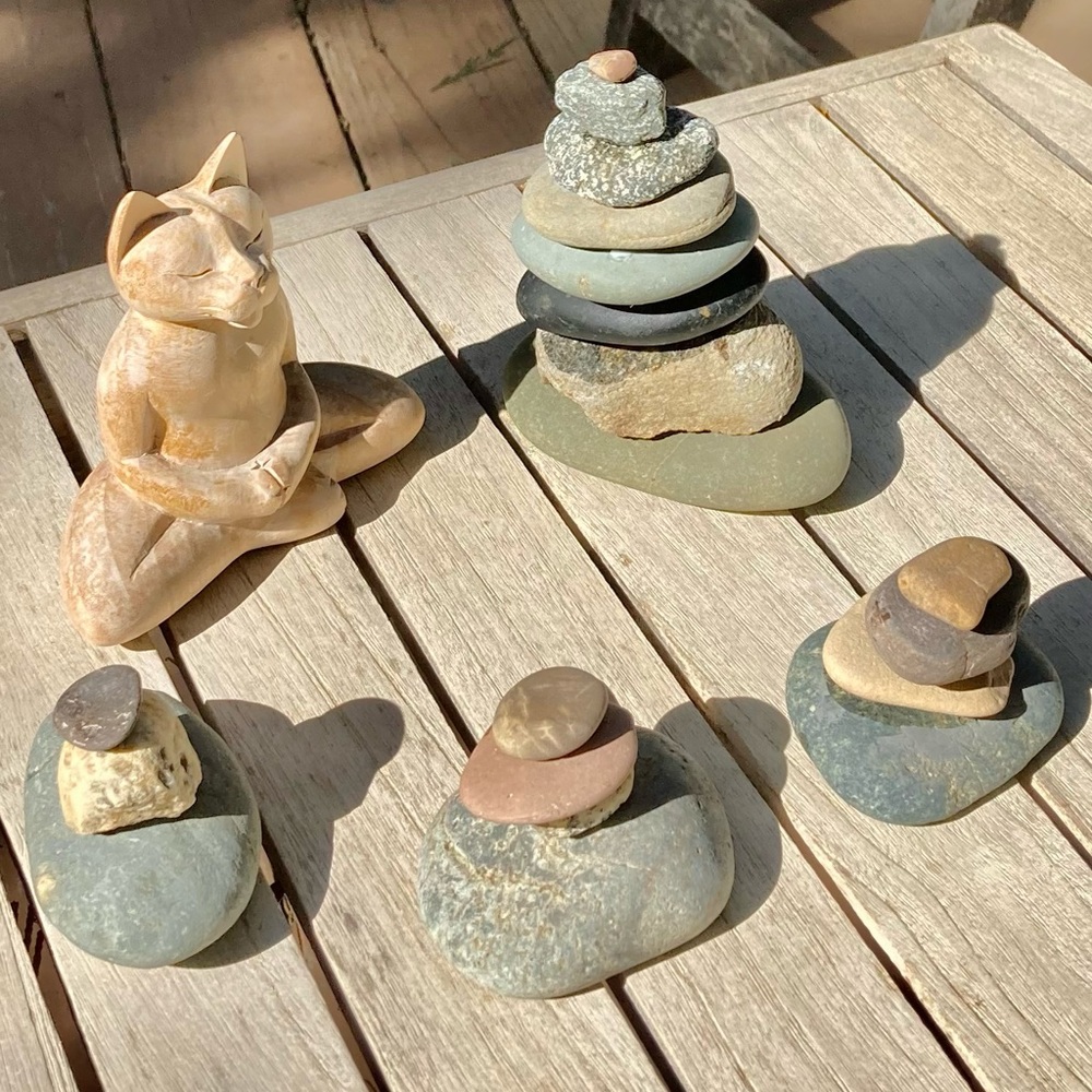 Balanced Stones Rock Art Set Hand Crafted Garden Home Decor New - Picture 4 of 12